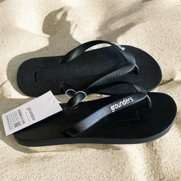 Earthling Grounders Black Grounding Flip Flops Size 9 NWT Casual Shower Shoes - Picture 1 of 7